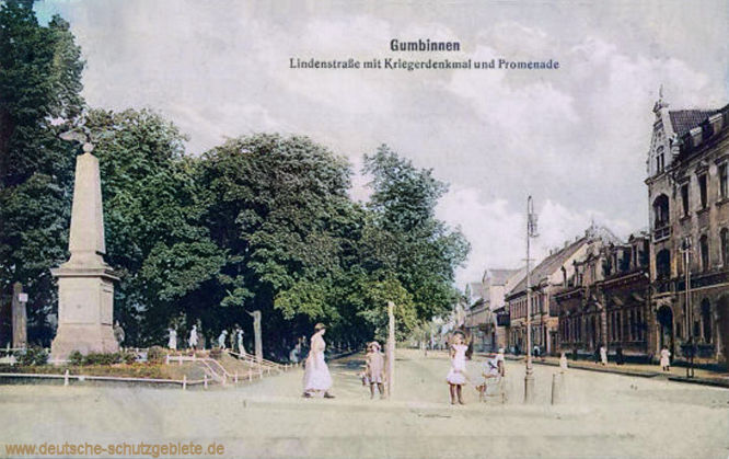 Gumbinnen. Lindenstraße mit Kriegerdenkmal und Promenade.